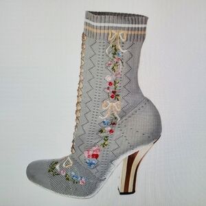 Fendi Floral print sock boots. Sz 39.5 . Circus vintage Era look. Embroidery